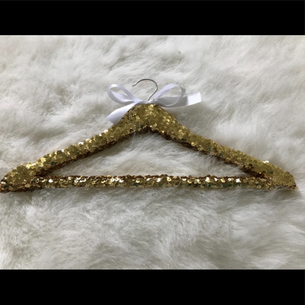 🌟💫✨GORGEOUS GOLD SEQUIN HANGERS🌟⭐️💫NWT. FINAL🎉🎉🎉NO OFFERS🫶🫶🫶 - Picture 5 of 7